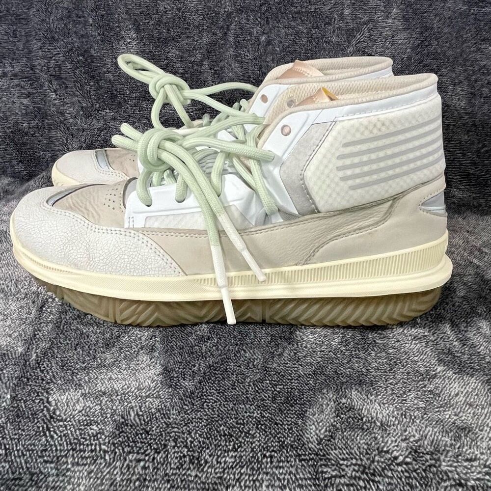 New Balance BB9000N1 Men’s 9.5 High Top Basketball Sneakers Cream Gum Sole Lifes